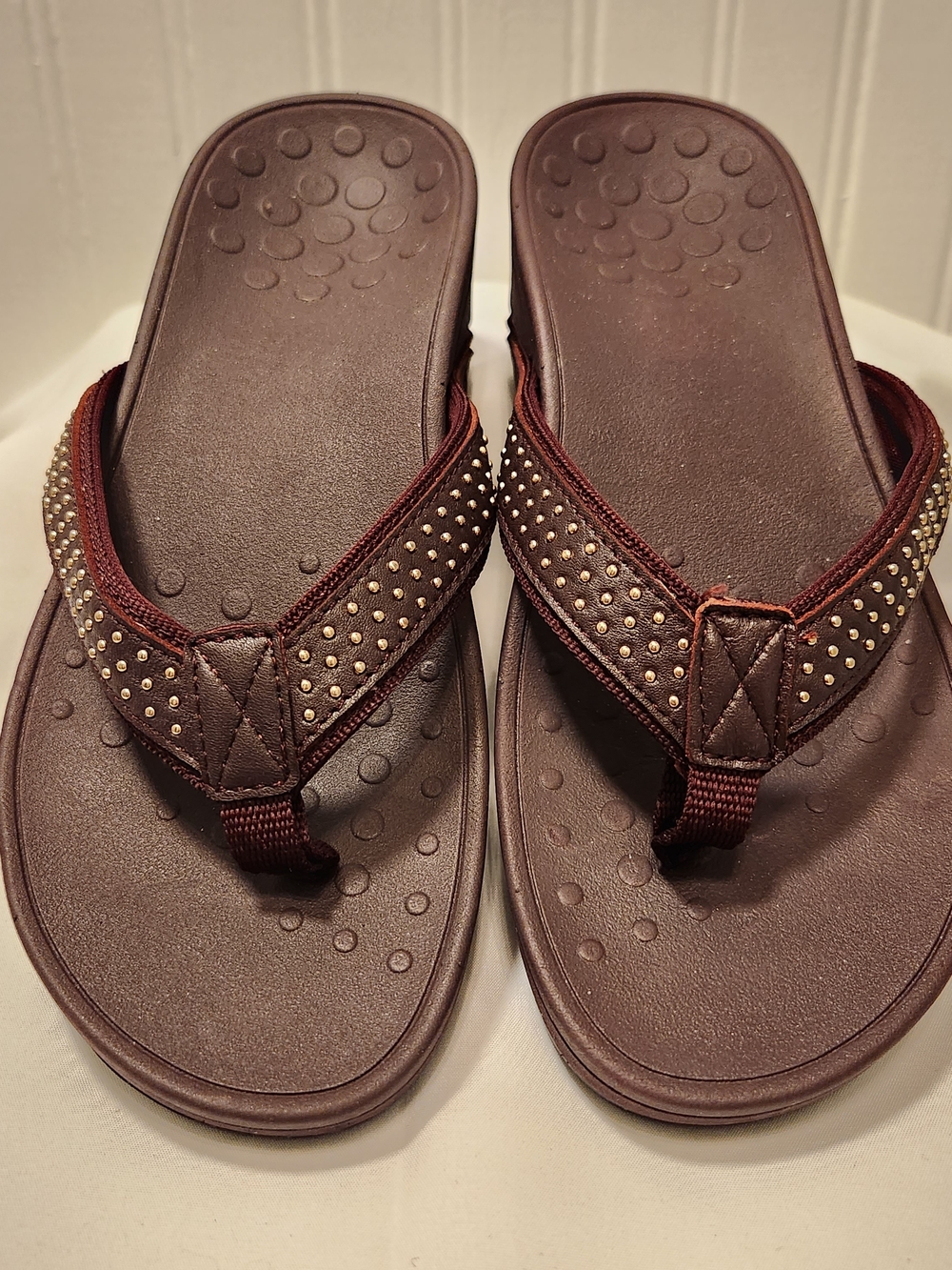 Vionic Burgundy Wedge Heel Sandals Orthopedic Shoes Gold Accent Flip-Flop Size 6 - Picture 7 of 11